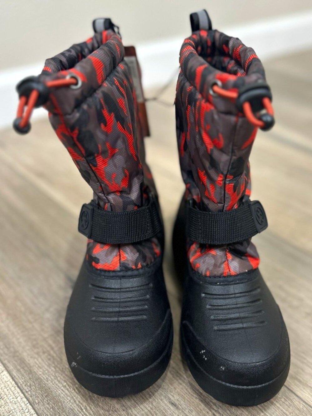 Northside Unisex Kids Size 2 Black Red Camo 3M Thinsulate Insulated Snow Boots N